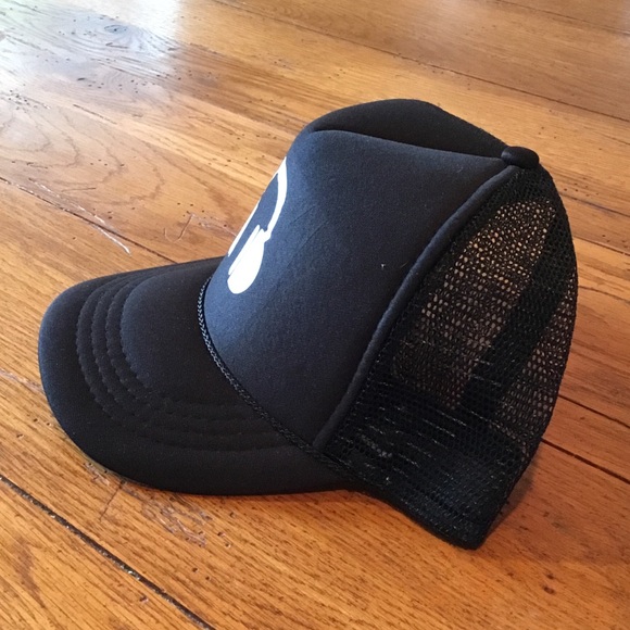NEW Otto Collection Unisex Black Mesh White Headphones Trucker Hat Youth - Picture 4 of 7